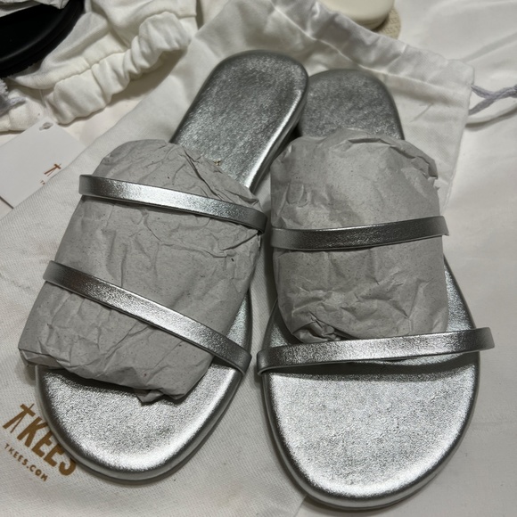 Tkees Gemma Women's Sandals NWT Metallic & Classic Colors - Picture 9 of 12